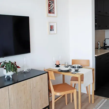 Apartment Break 124 *