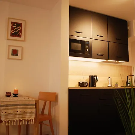 Apartment Break 124