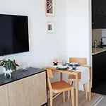 Apartment Break 124 *